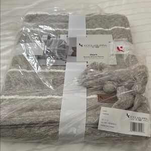 Koolaburra by UGG Silver and White woven Throw Blanket with tags